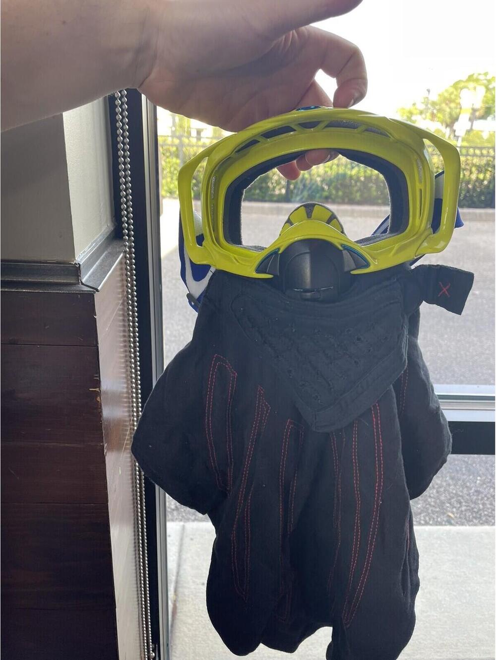 oakley splice w vintage face mask neon frame only